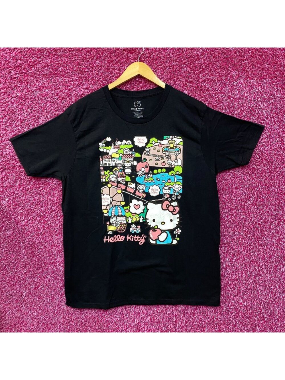 Sanrio Hello Kitty Family in Town Hello Kitty Town Bioworld T-Shirt XL
